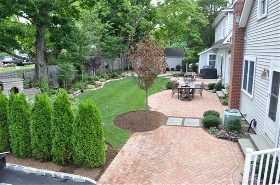 backyard patio paving